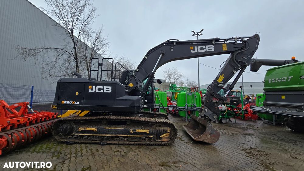 JCB 220 X LC Black - 2