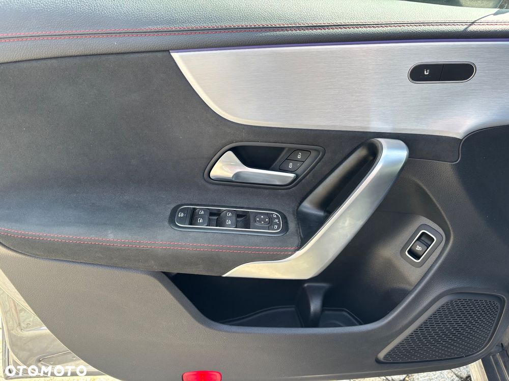 Mercedes-Benz CLA 200 AMG Line 7G-DCT - 25