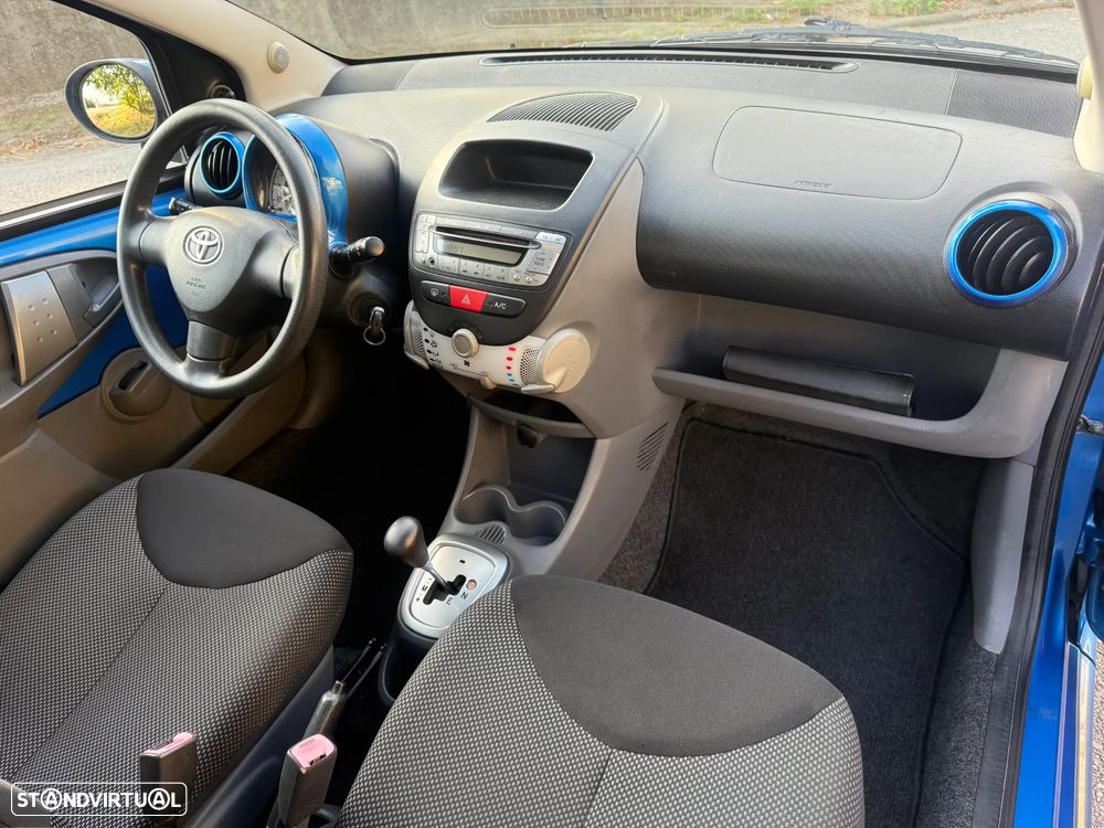 Toyota Aygo 1.0 + MMT - 12