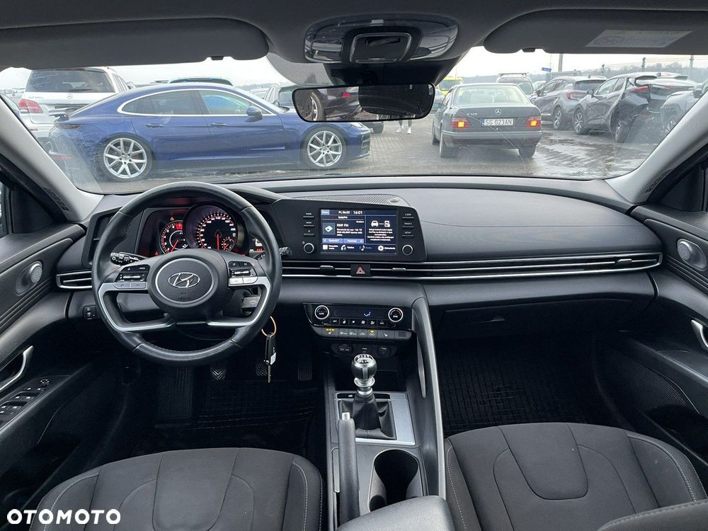 Hyundai Elantra 1.6 Modern - 8