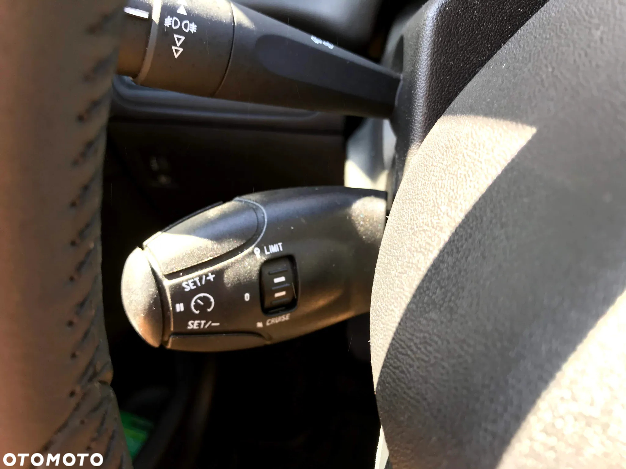 Peugeot 208 - 6