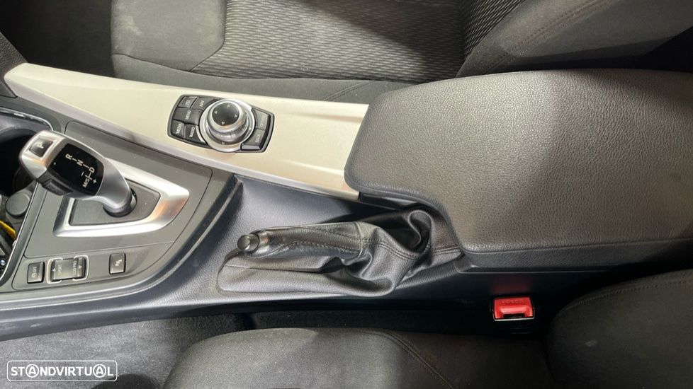 BMW 318 d Touring Advantage Auto - 10