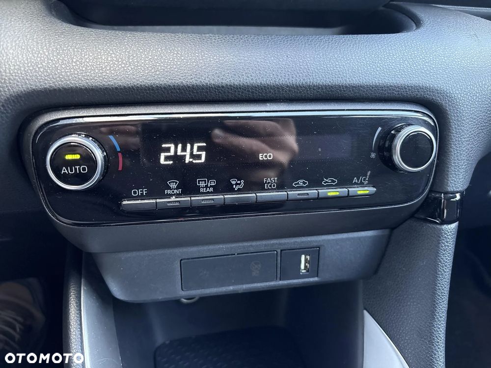 Toyota Yaris Hybrid 1.5 Comfort - 22