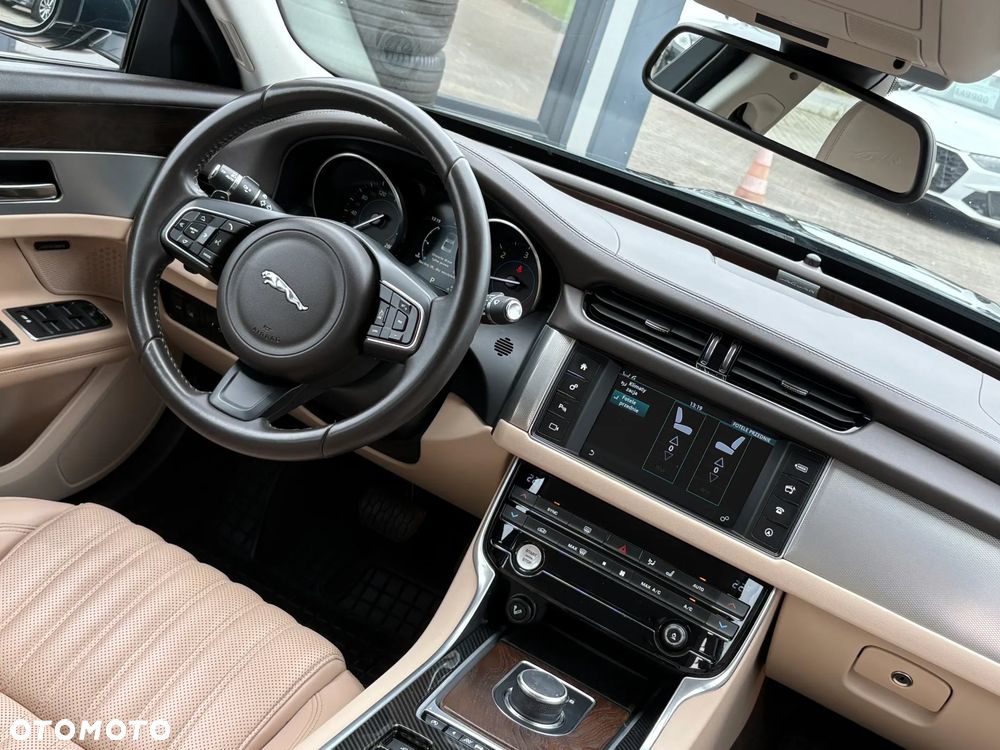Jaguar XF 2.0 i4D Portfolio - 15
