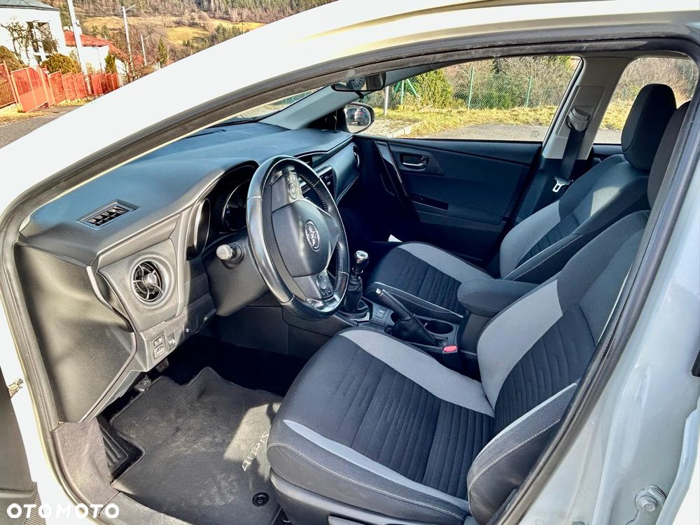 Toyota Auris 1.6 Premium - 11