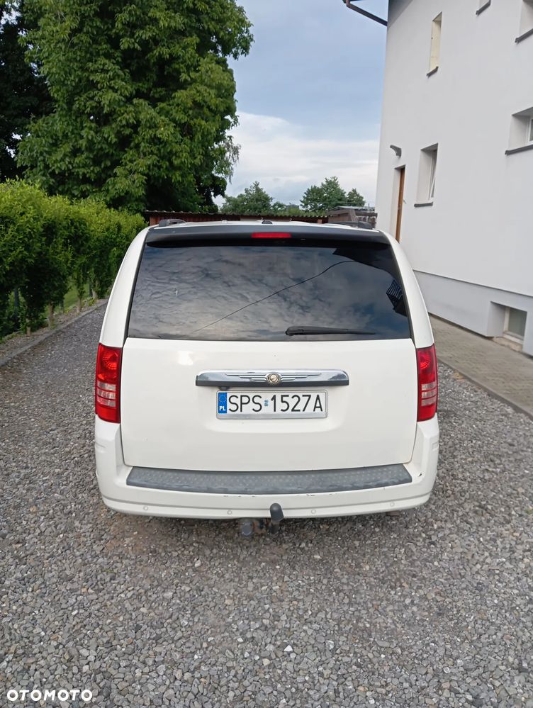 Chrysler Town & Country - 3
