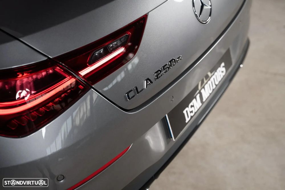 Mercedes-Benz CLA 250 e Shooting Brake AMG Line - 11