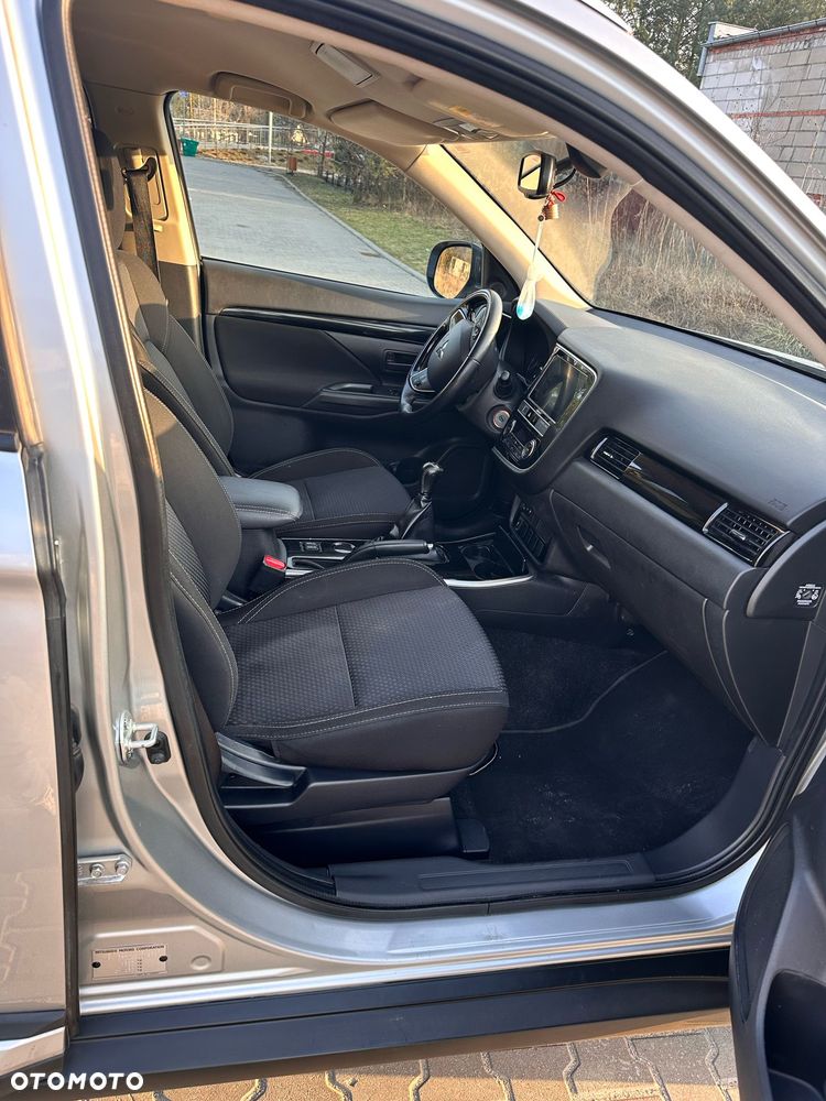 Mitsubishi Outlander - 16
