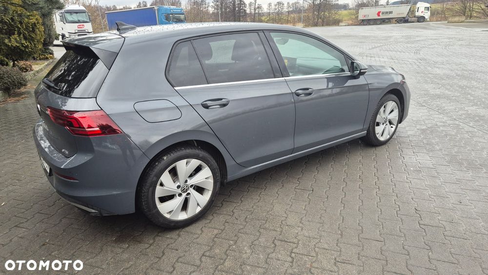 Volkswagen Golf - 8