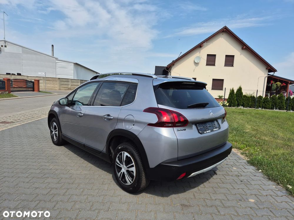 Peugeot 2008 1.2 Pure Tech Allure S&S - 4