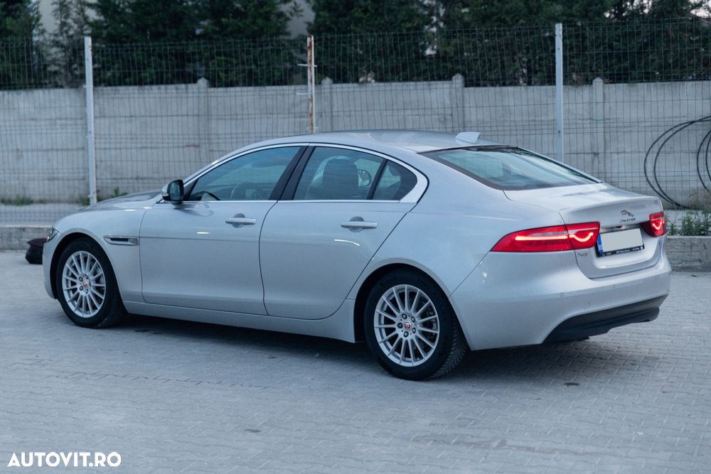 Jaguar XE - 4