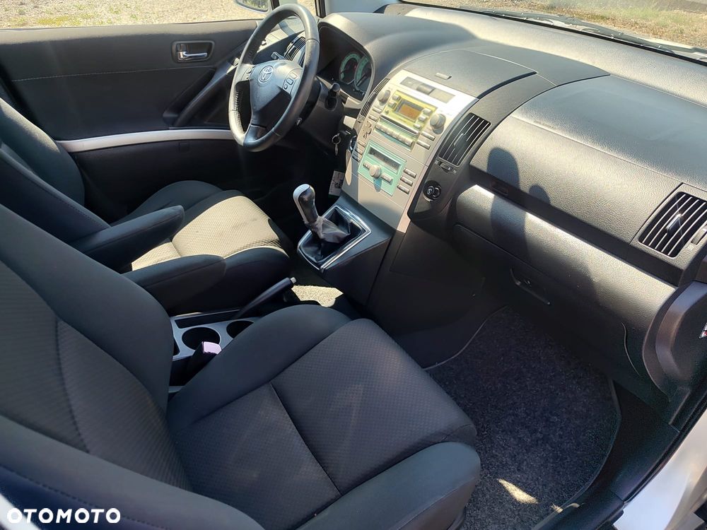 Toyota Corolla Verso - 24