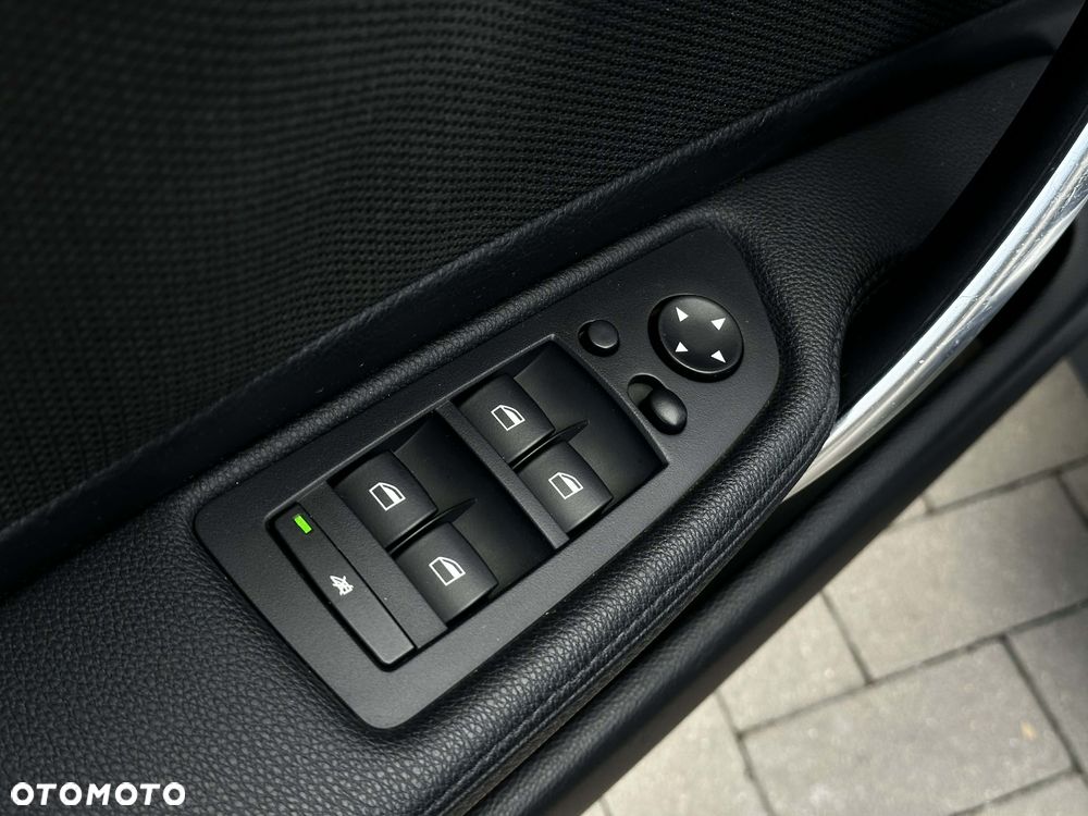 BMW Seria 1 123d - 14