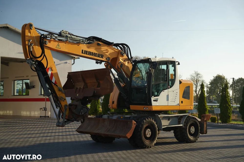 Liebherr 914 COMPACT / EXCAVATOR PE PNEURI / 13.464 ORE DE FUNCȚIONARE / CUPLAJ RAPID HIDRAULIC / CUPĂ HIDRAULICĂ PENTRU NIVELARE / - 8