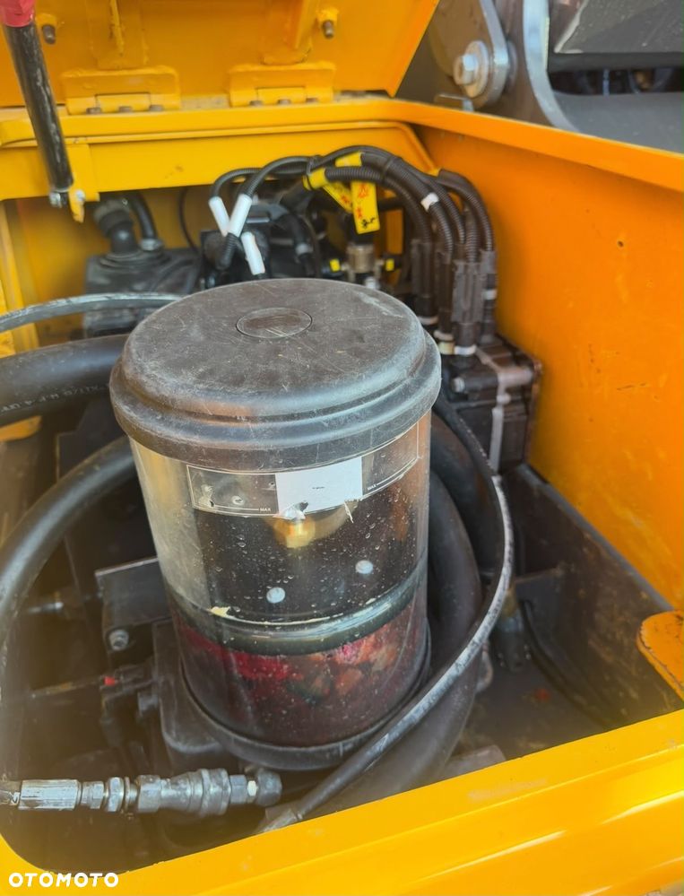 Volvo EC220El - 9