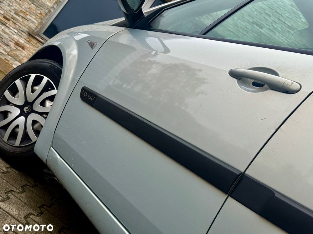 Renault Scenic 1.6 Exception - 12