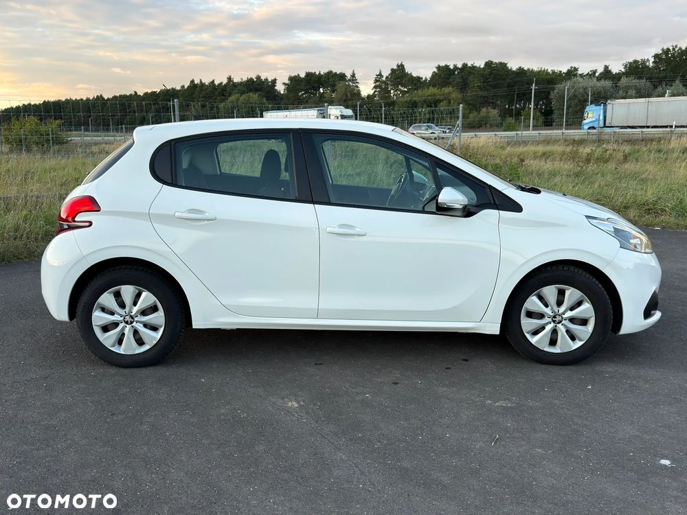 Peugeot 208 - 6