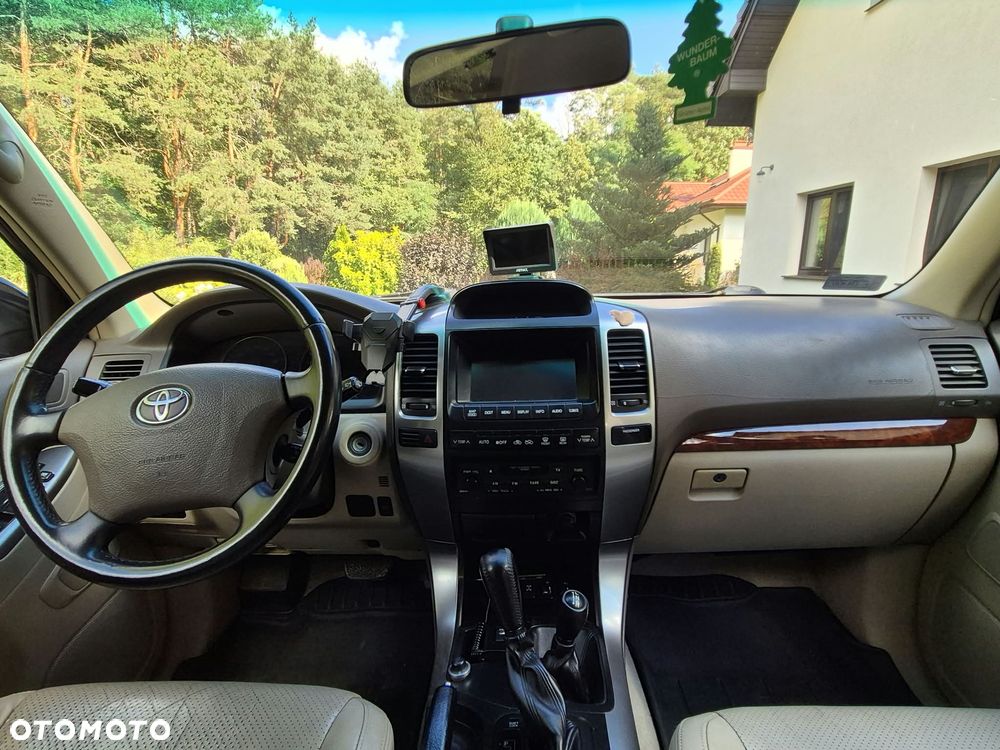 Toyota Land Cruiser - 22