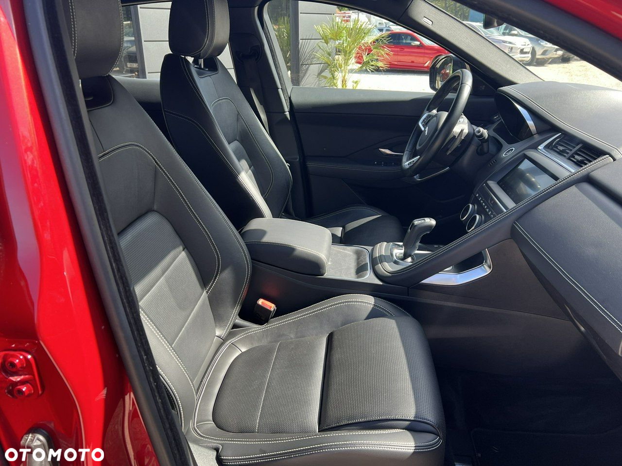 Jaguar E-Pace - 12