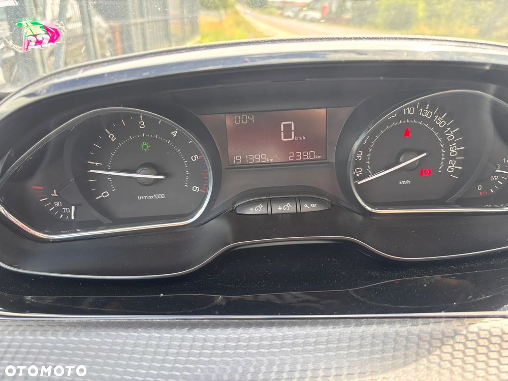 Peugeot 2008 - 12