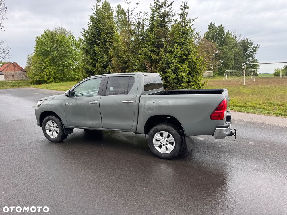 Toyota Hilux 2.4 D-4D Double Cab Selection 4x4 - 5