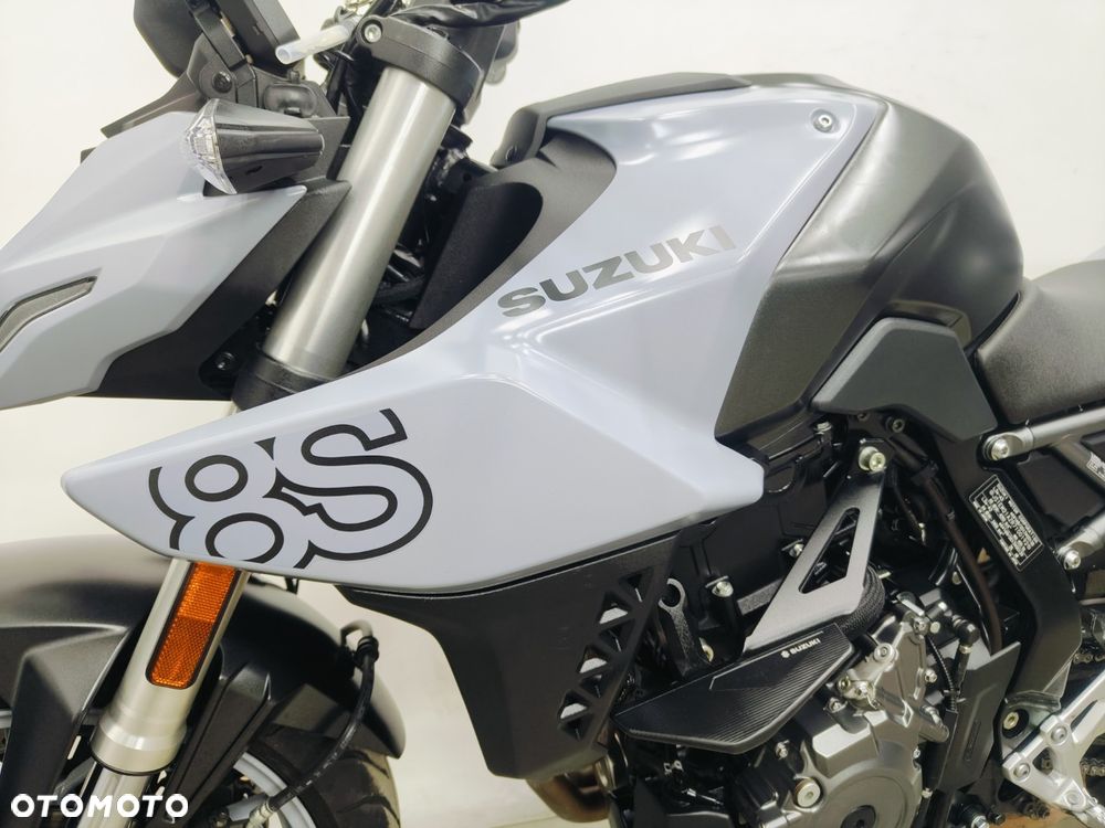 Suzuki GSX - 21