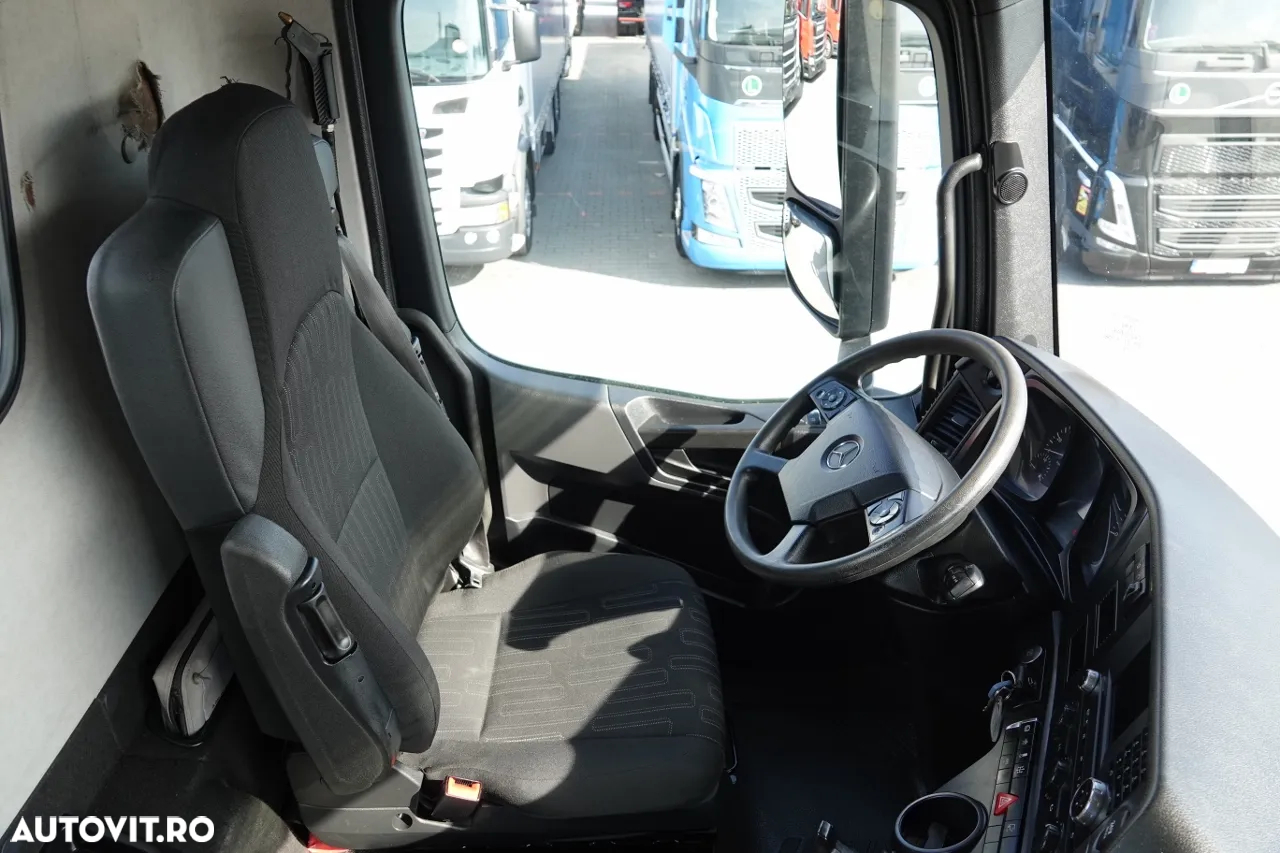 Mercedes-Benz AROCS 2643 / 6x4 / BOX- 6,8 m / + HDS HIAB 144 inaltime: 13 m / EURO 6 / RADIO CONTROL / ROTATOR - 26