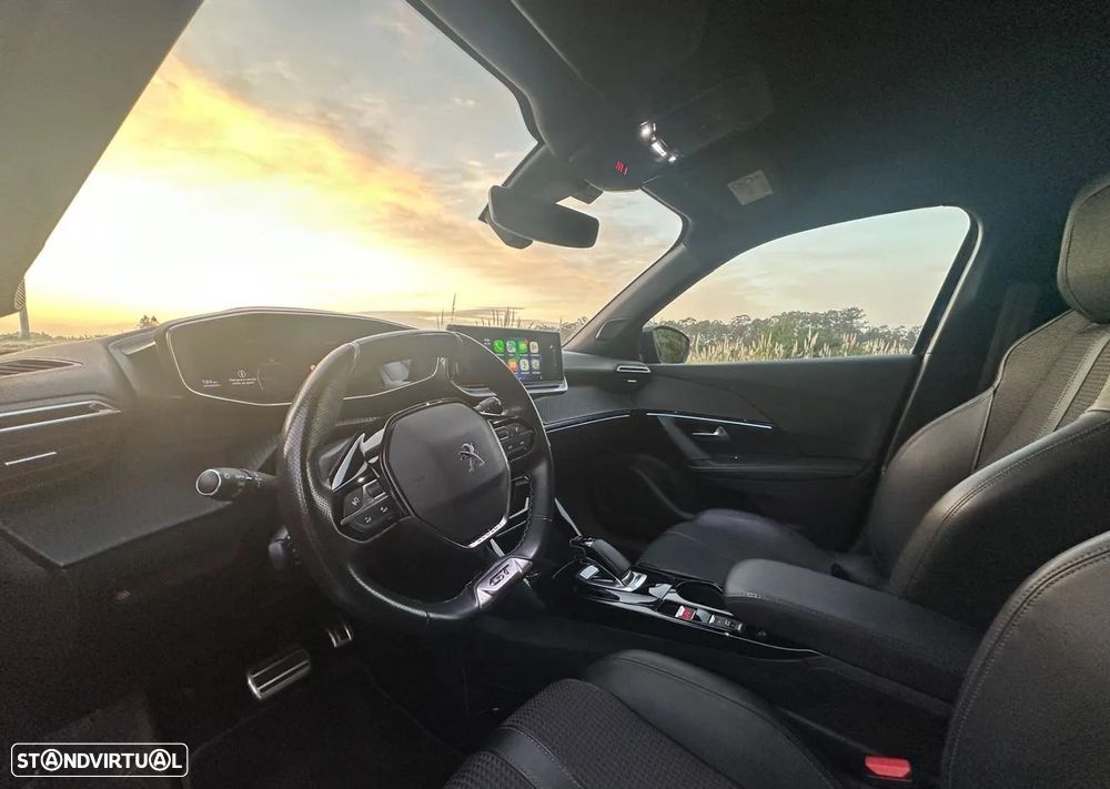 Peugeot e-2008 GT Pack - 4