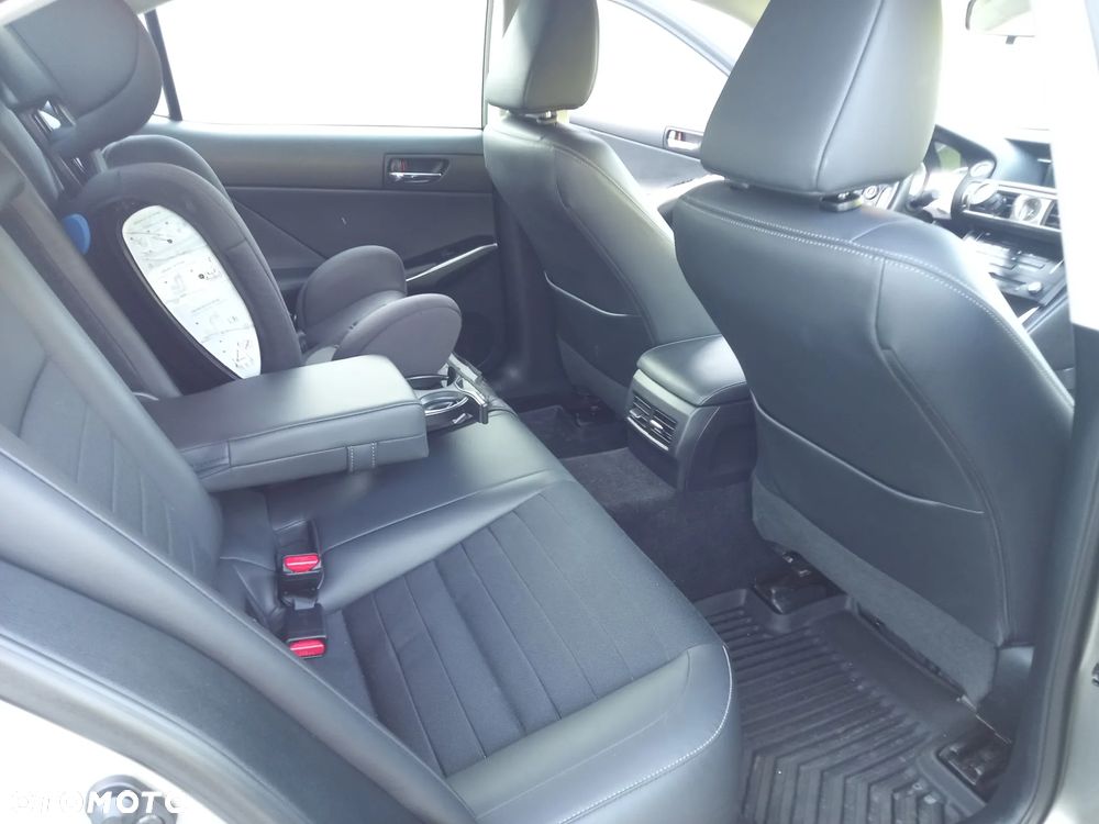 Lexus IS 250 Classic - 19