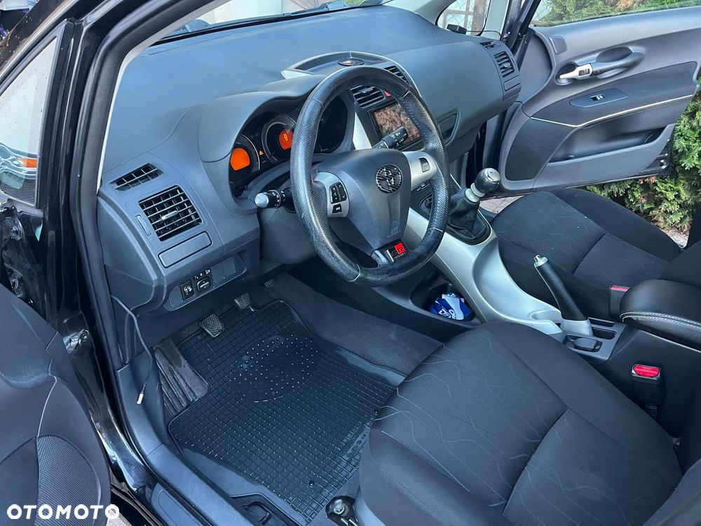 Toyota Auris 2013 photo 5