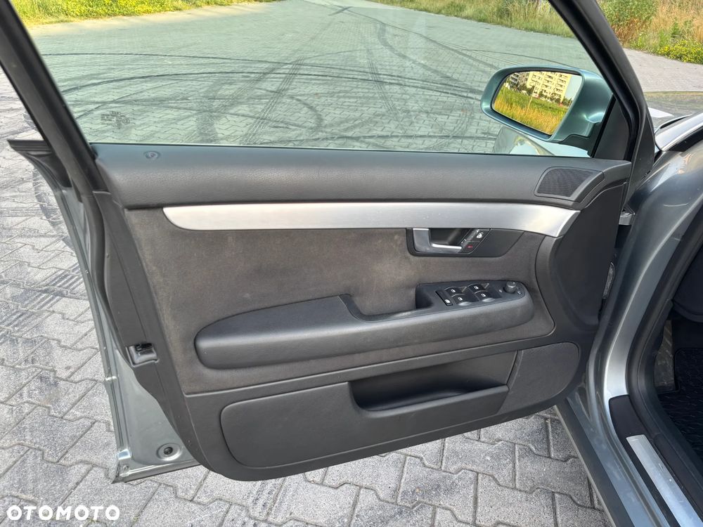 Audi A4 Avant 2.0 T FSI quattro tiptronic - 11