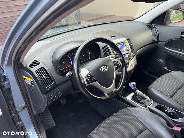 Hyundai i30 2.0 Premium - 11