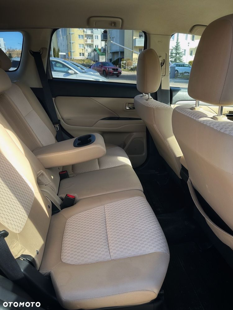 Mitsubishi Outlander 2.0 Intense + CVT - 13