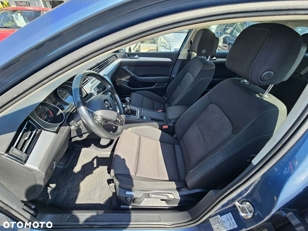 Volkswagen Passat - 35