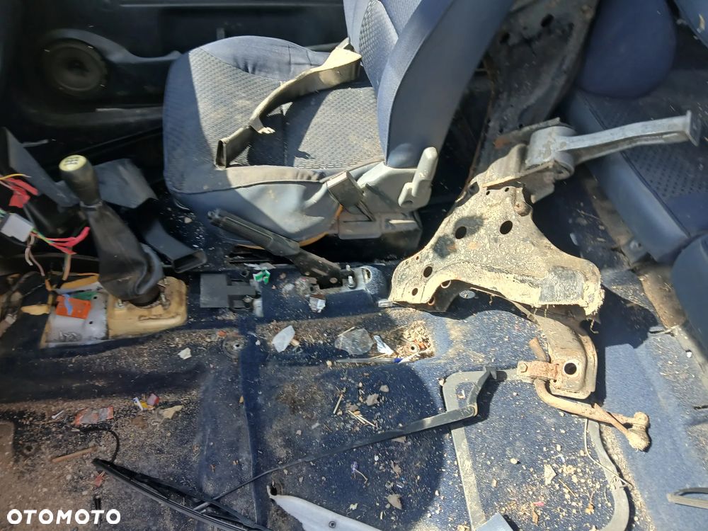 citroen berlingo I lift EWP fotel fotele kanapa deska kokpit podsufitka boczek boczki klamka - 6