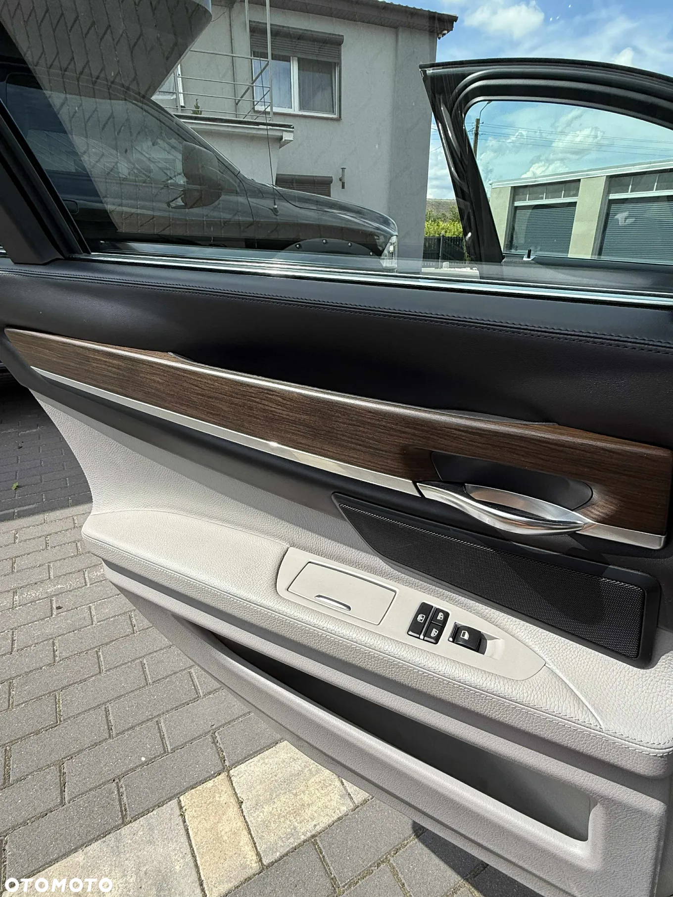 BMW Seria 7 750i xDrive - 28