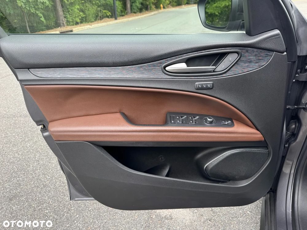 Alfa Romeo Stelvio 2.0 Turbo 16V AT8-Q4 Veloce - 11