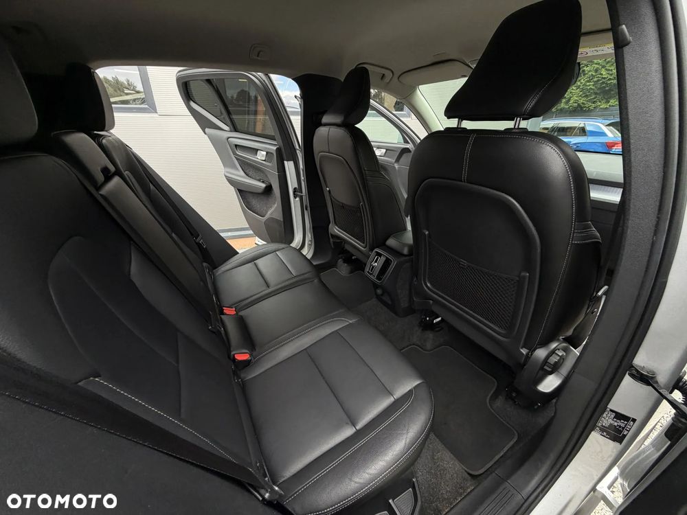 Volvo XC 40 T4 Geartronic Momentum Pro - 17