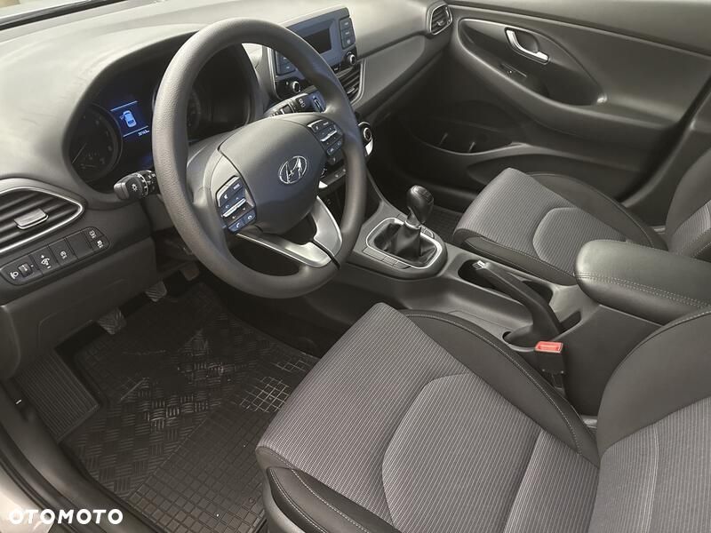 Hyundai i30 1.5 DPI Classic + - 22