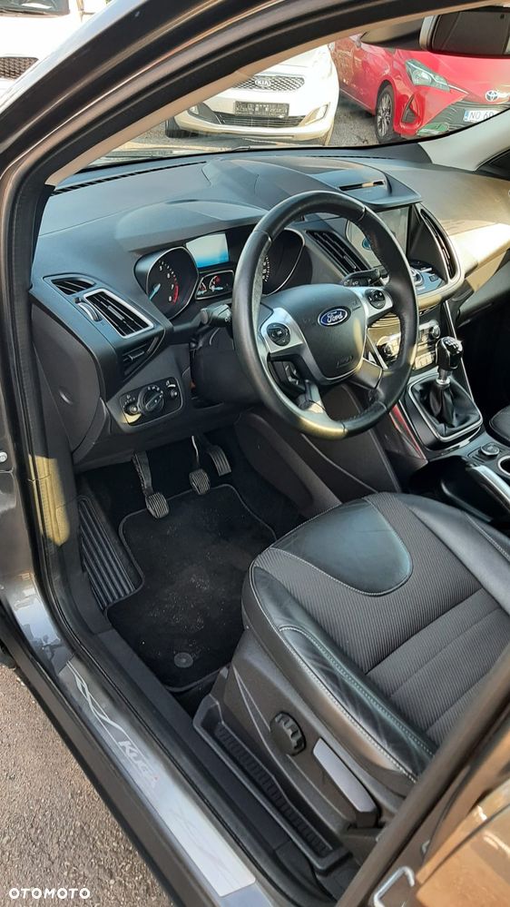 Ford Kuga 1.5 EcoBoost 2x4 Titanium - 25