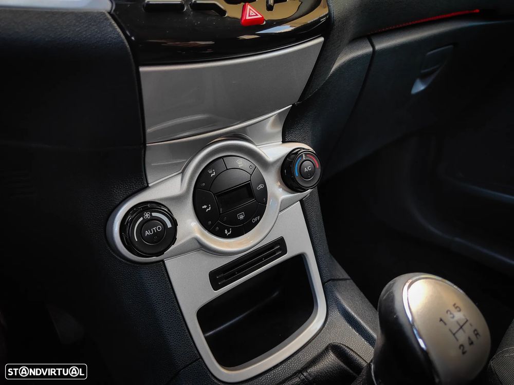 Ford Fiesta 1.4 TDCi Titanium - 24