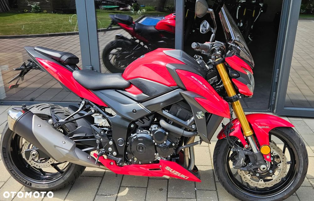 Suzuki GSX - 21