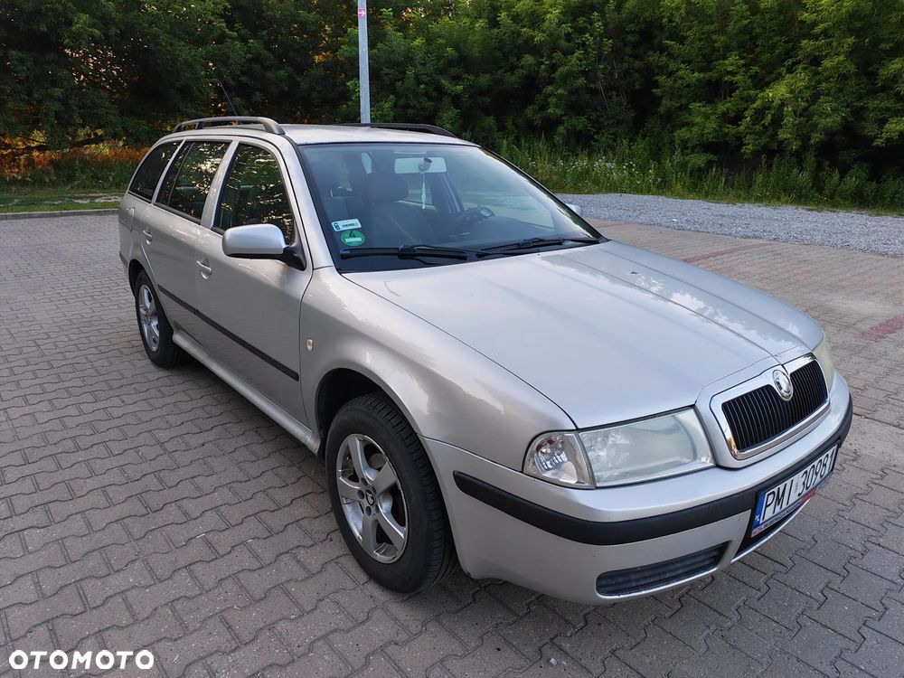 Skoda Octavia 1.6 Ambiente - 3