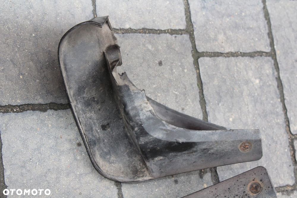 CHLAPACZ PRAWY LEWY TYŁ OSŁONA PROGU COROLLA E12 KOMPLET - 15