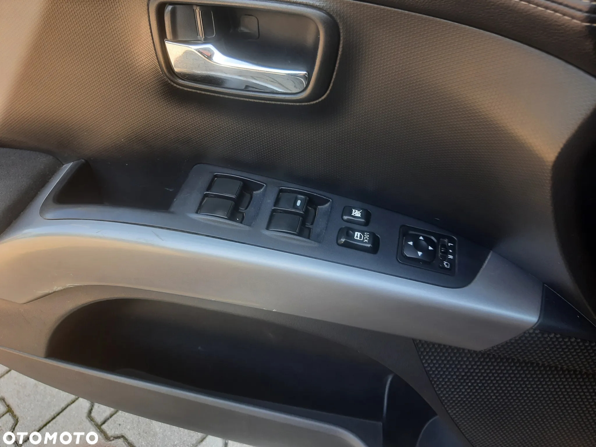 Mitsubishi Outlander - 21