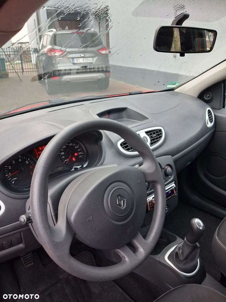 Renault Clio - 9
