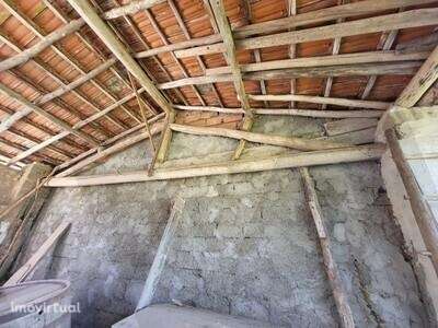 Moradia T2 inserida num terreno de 950m2 - Grande imagem: 3/7