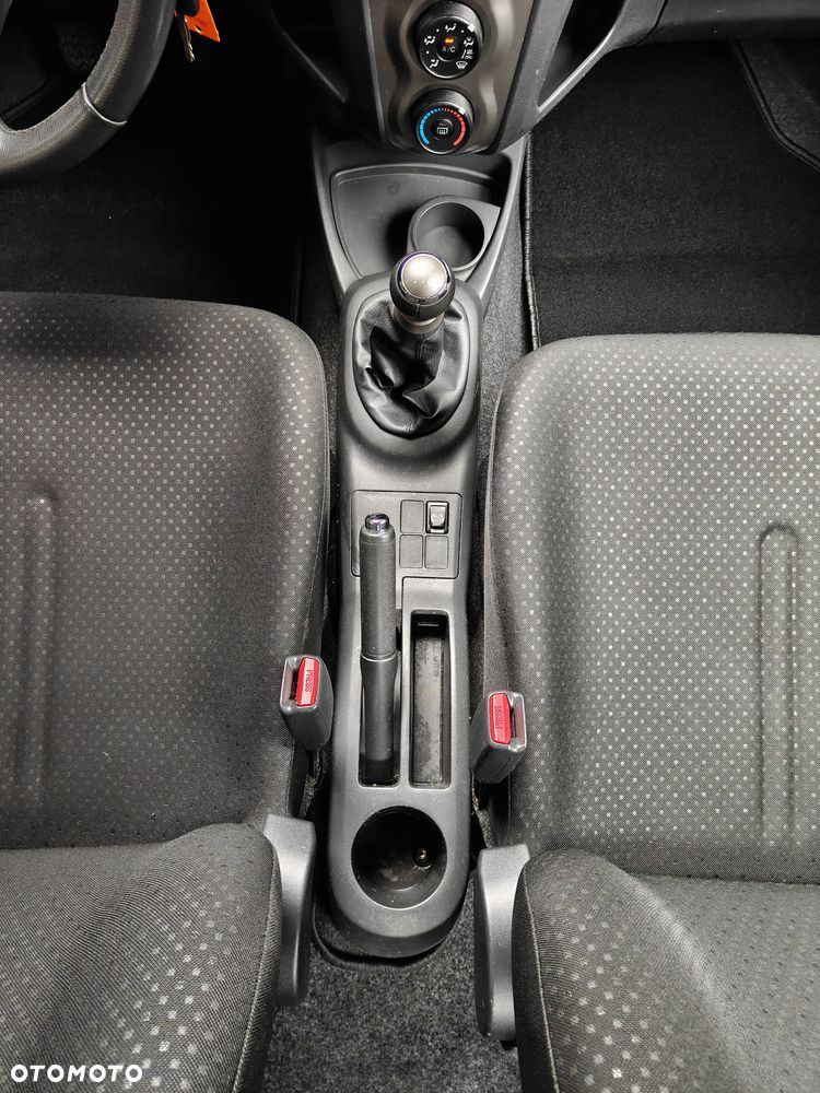 Toyota Yaris - 22