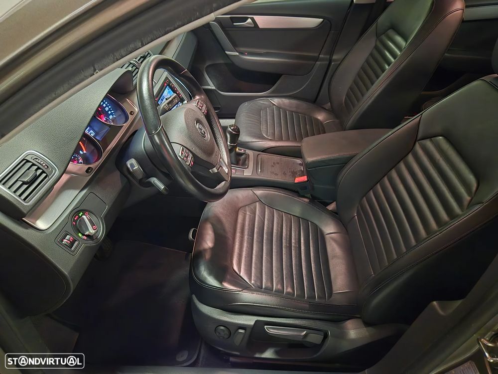 VW Passat 2.0 TDI BlueMotion Highline - 26