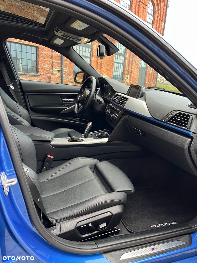 BMW Seria 3 335xi - 11